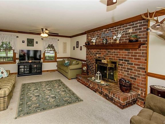 2nd image of 10331 Glen Oaks Dr