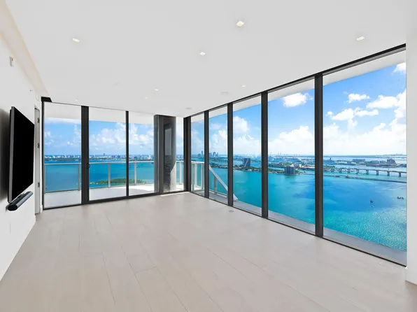 700 NE 24th St, Miami, FL