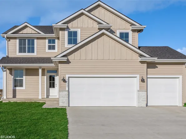 14237 N Valley Dr, Urbandale, IA 50323