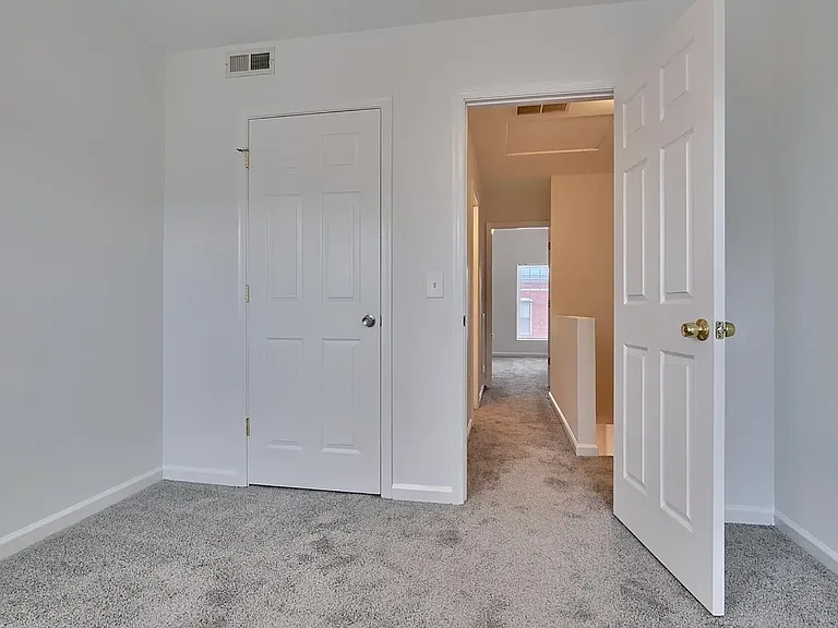 104 N Rose St — Photo 7