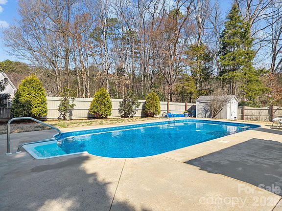 4th image of 646 Franklin Grove Dr