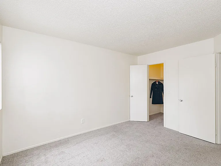 The Canyons on Colter Apartments — Photo 21