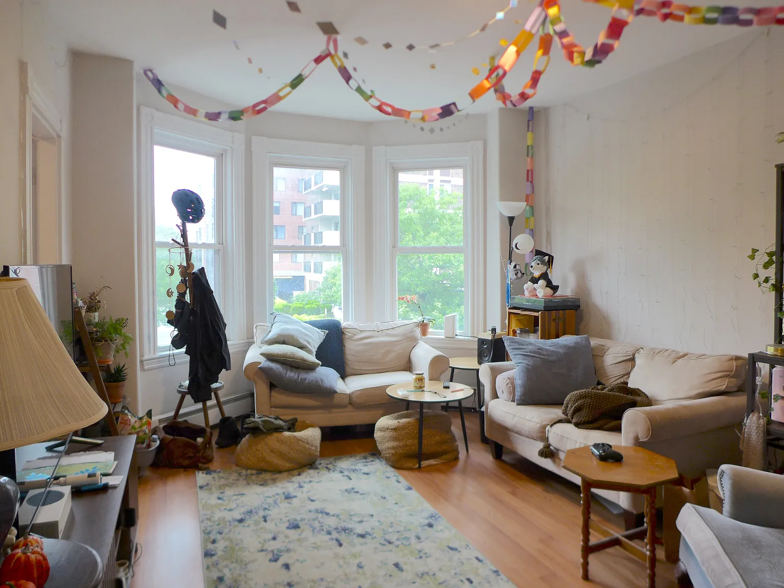 3 bed, 9999 sqft, $4,000 — Photo 1