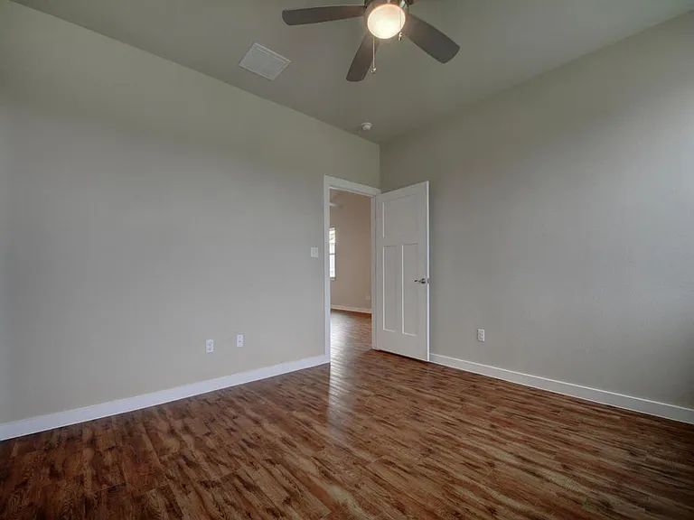 240 Rose Dr — Photo 16