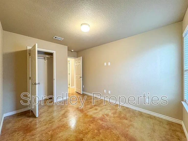 1047B Edwards Dr — Photo 13