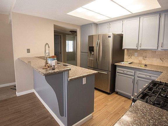 4th image of 371 N Melrose Dr Unit E