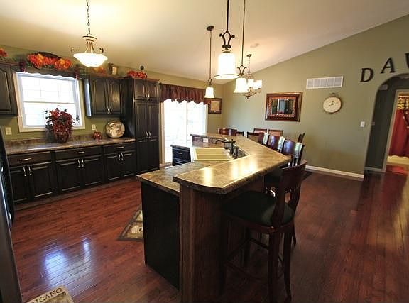 2nd image of 1610 Pleasant Valley Dr