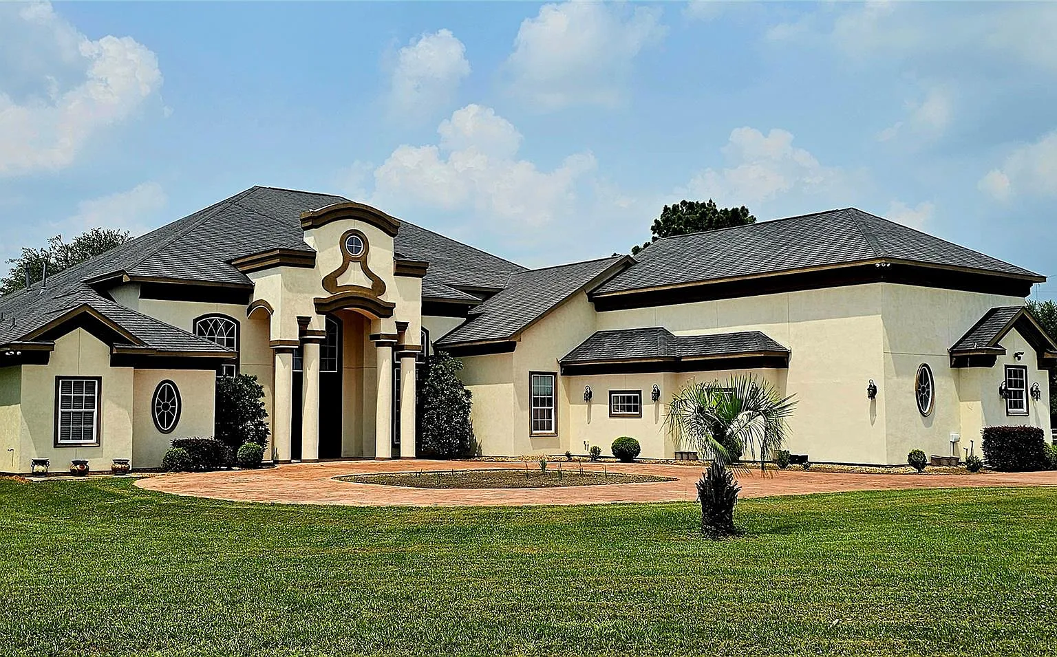 4 bed, 7.0 bath, 6302 sqft, $6,950 — Photo 3