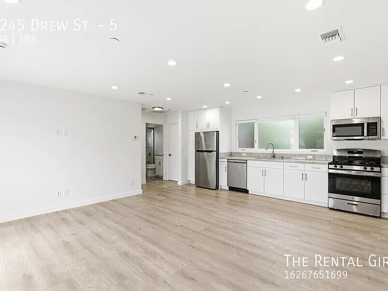 3245 Drew St #5 — Photo 2