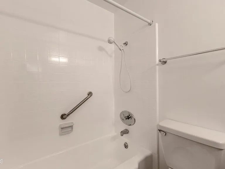 1290 Club House Dr — Photo 25