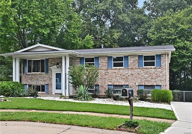 1st image of 384 Crestbury Dr