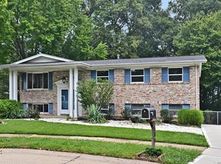 384 Crestbury Dr, Ballwin, MO