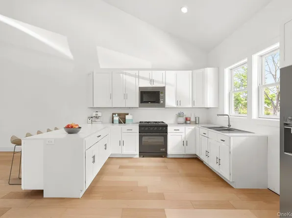 21 Montauk Hwy #7 #7, Westhampton, NY 11977