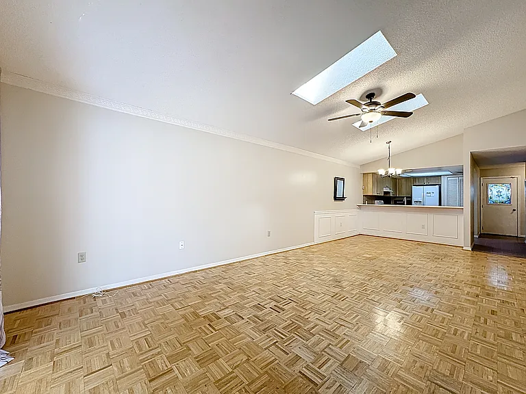 3033 Dunhill Dr — Photo 10