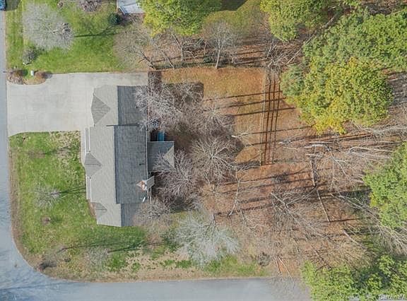 5th image of 130 Sea Trail Dr
