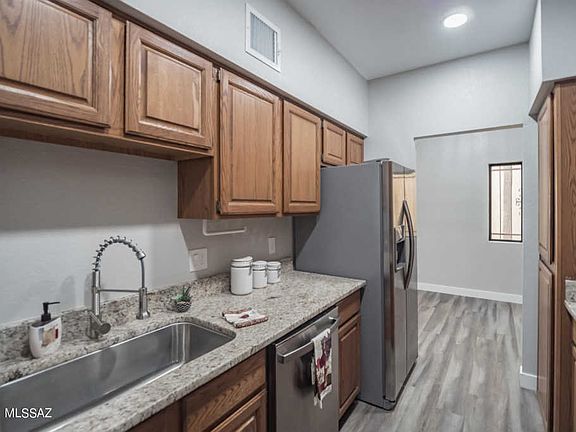 4th image of 5500 N Valley View Rd Unit 210
