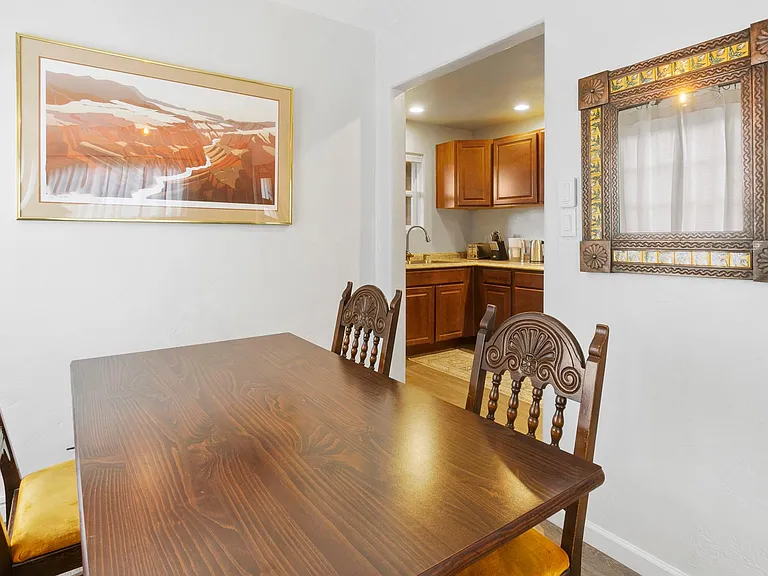 1110 S Una Ave — Photo 4