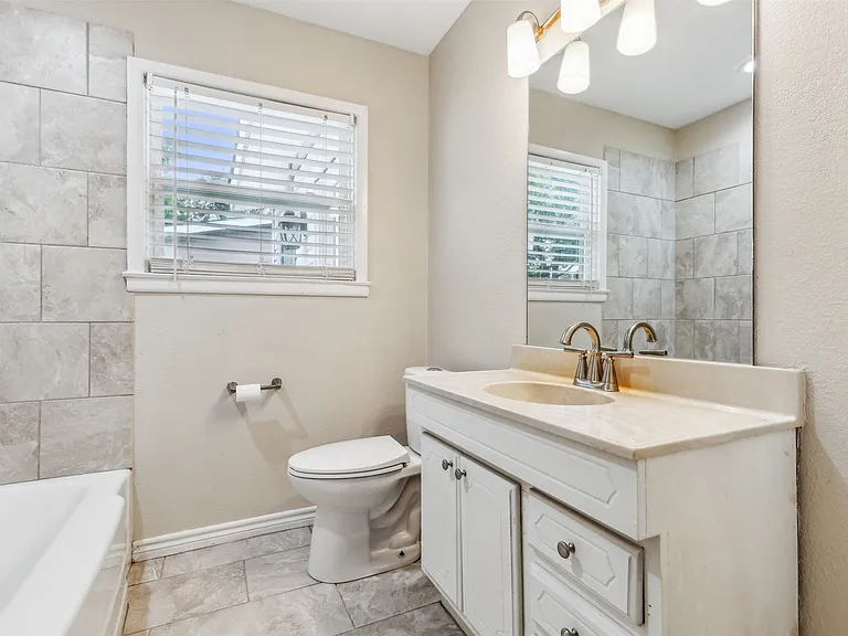 5805 Tracyne Dr — Photo 9
