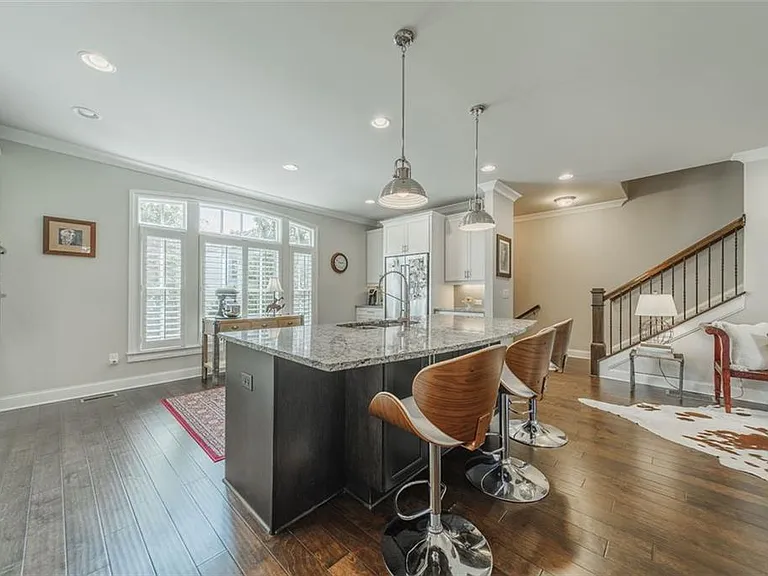 690 Arklow Dr — Photo 6