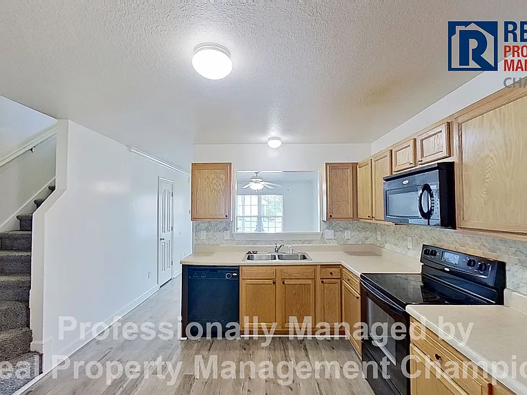 102 Springwood Dr — Photo 7