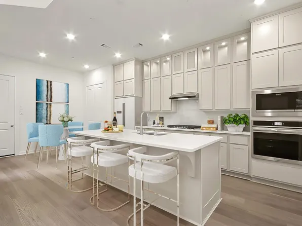 333 Fields Ln, Montgomery, TX 77316