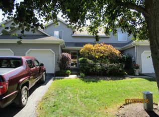 35 Meadow Pond Rd, Hamburg, NJ 07419