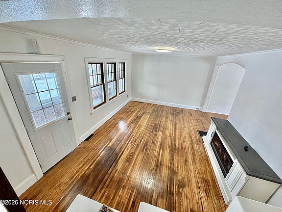 4th image of 3527 Hazelhurst Ave