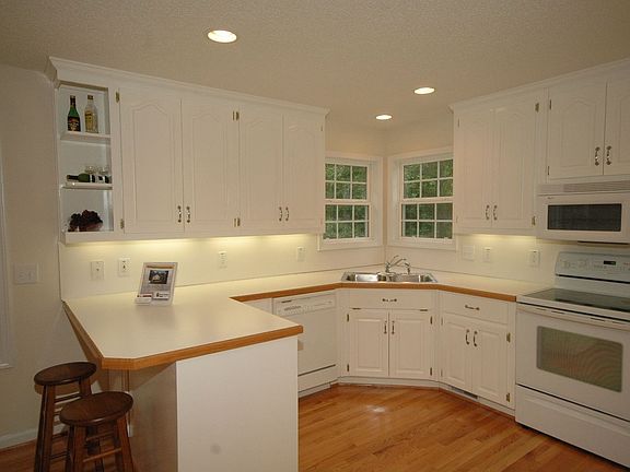 Enormous Kitchen!