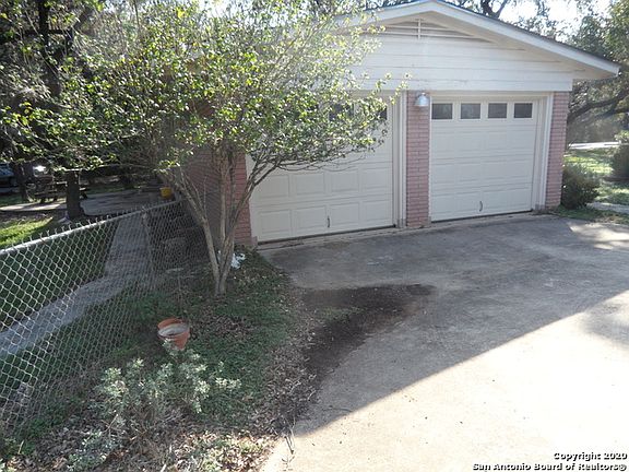 4th image of 134 Encino Blanco St