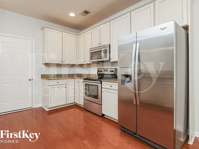 229 Oglethorpe Cir — Photo 8