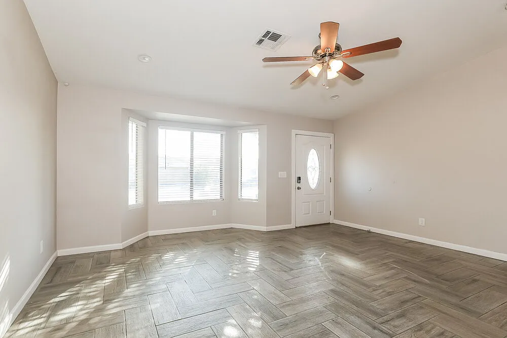 4 bed, 2.0 bath, 1708 sqft, $2,020 — Photo 3