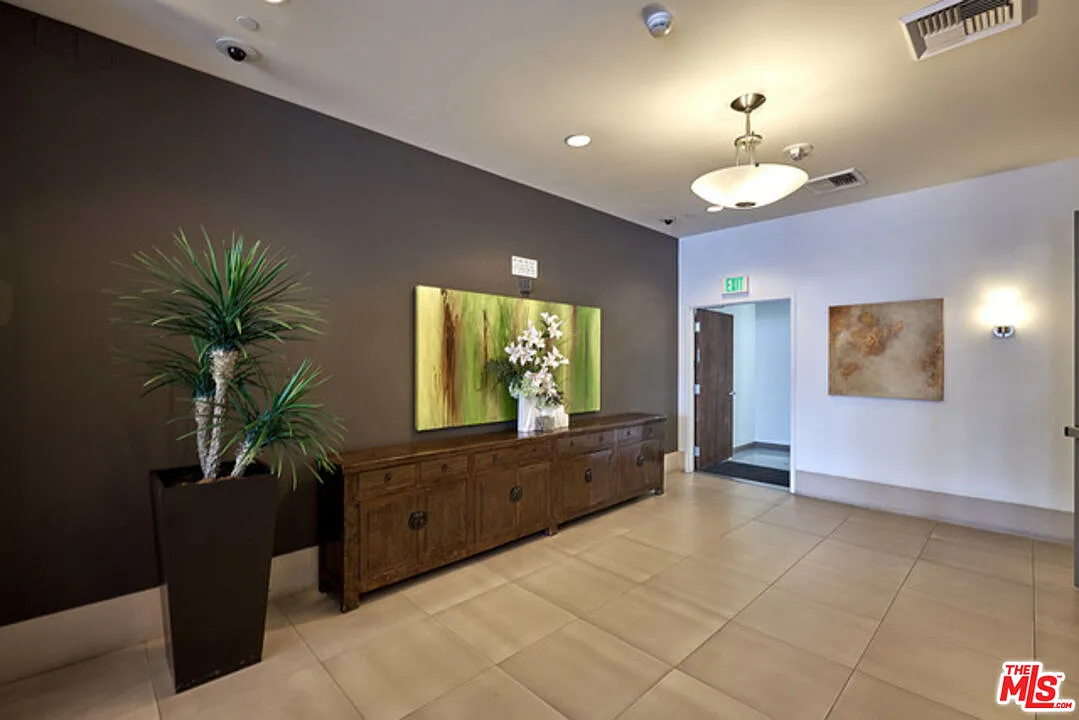 2 bed, 3.0 bath, 1630 sqft, $4,200 — Photo 3