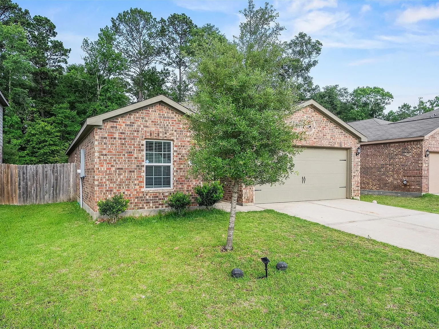 3 bed, 2.0 bath, 1432 sqft, $1,890 — Photo 3