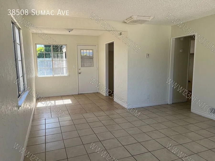 3bd/2bth Palmdale East Single Family Home W/Private Yard — Photo 3