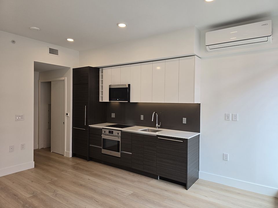 1st image of 333 Carrall St #302