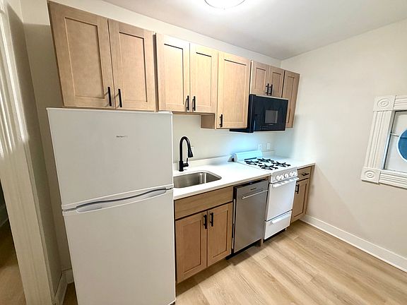2nd image of 501 Averill Ave #3