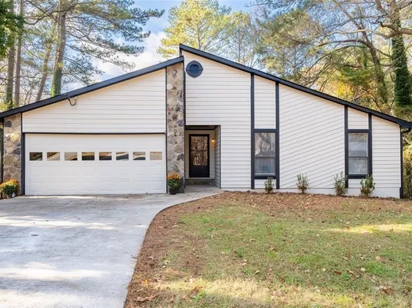 3193 Deshong Dr, Stone Mountain, GA 30087