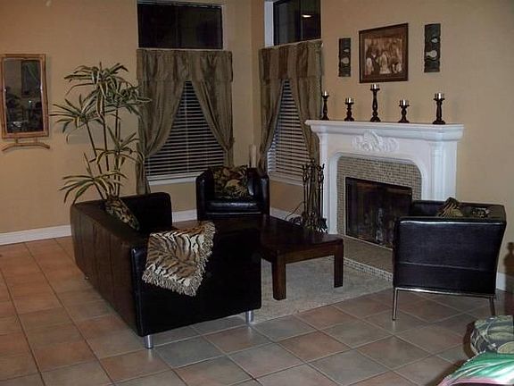 Living room w/fireplace