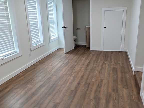 2nd image of 613 8th St #D