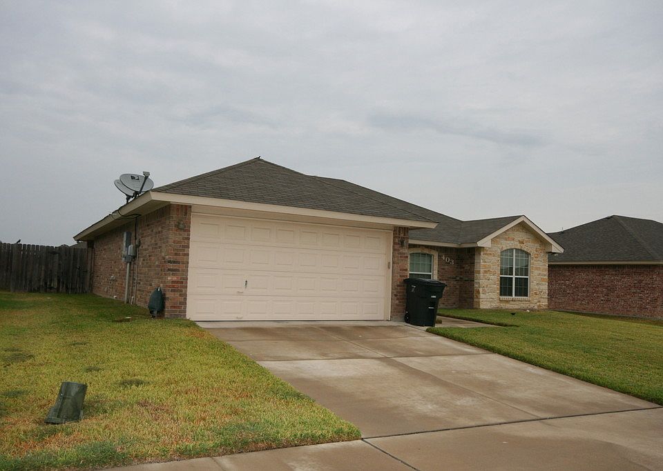 1st image of 403 Leo Ln