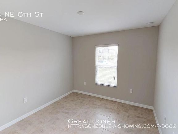 3rd image of 2224/2226 NE 6th St