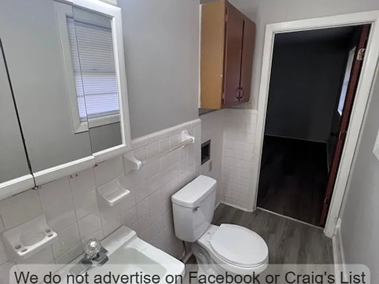 1021 W Rowan St — Photo 14