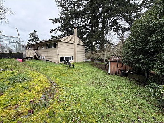 3rd image of 2684 Sea View Rd