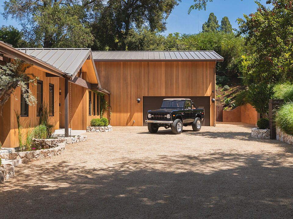 1st image of 4146 High Valley Rd