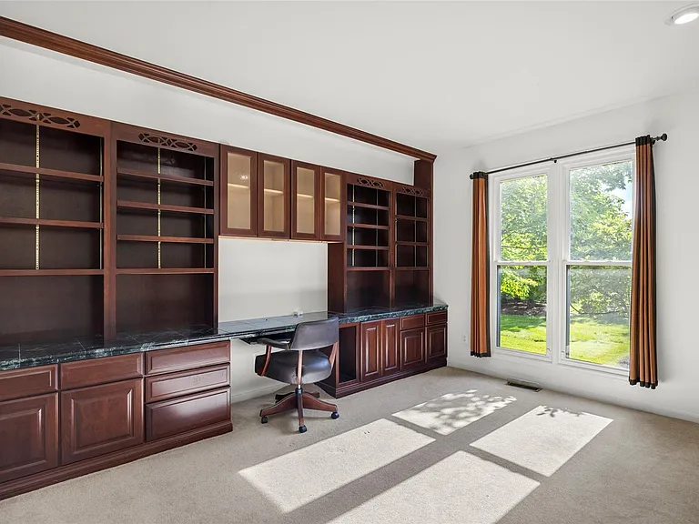 24084 Westmont Dr — Photo 15