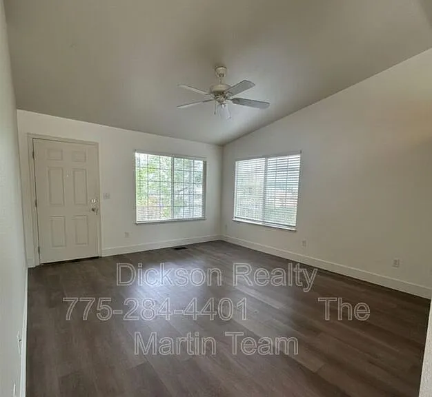 863 Blizzard Ct — Photo 2