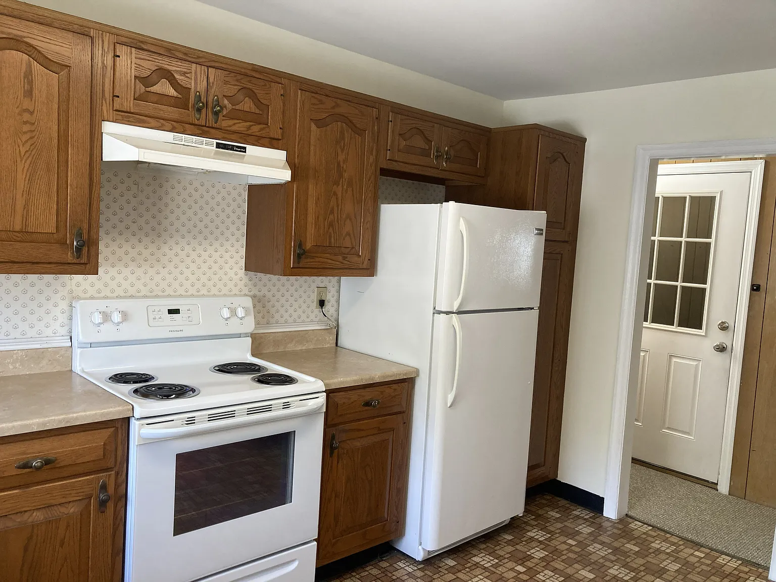 3 bed, 1200 sqft, $1,045 — Photo 2