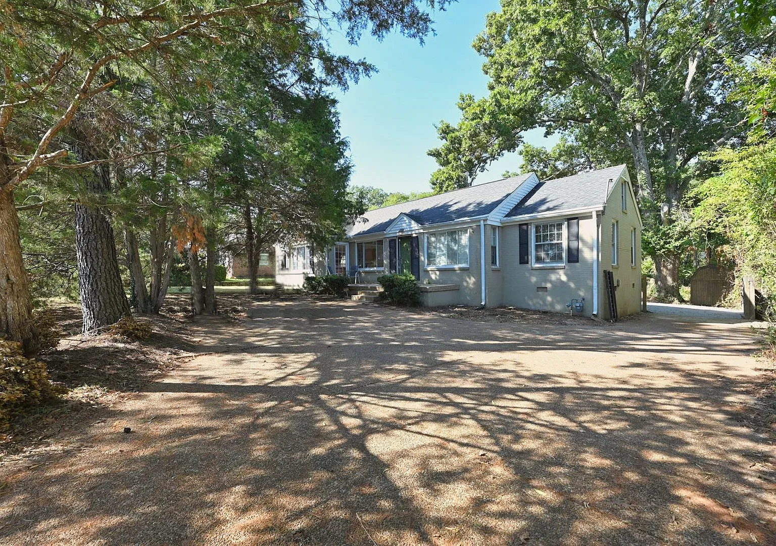 Charming Updated Ranch Home Near Target, Sylvan Park & I-40! — Photo 3