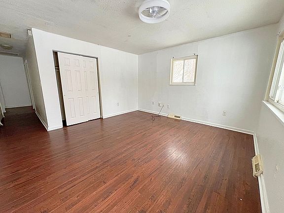 3rd image of 148 Malden Ave