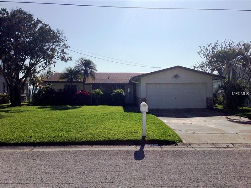 2nd image of 541 Johns Pass Ave